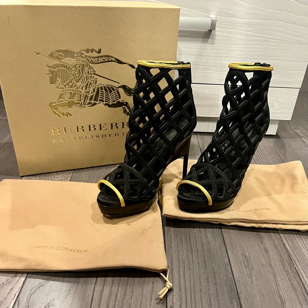 Authentic Burberry Prosum Edenside Ankle Boots. - Picture 1 of 6